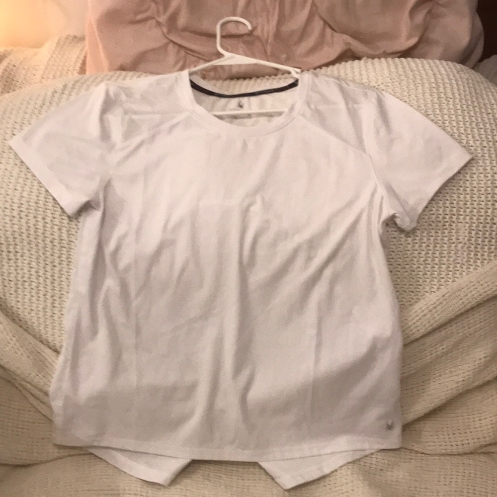 Woman’s activewear short sleeve shirt.Made by Spyder.Size is medium.Color white